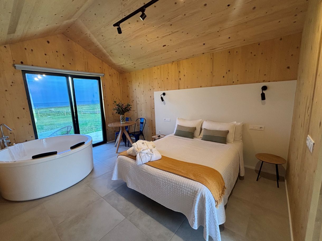 BONO REGALO CABAÑA CON JACUZZI CON DESAYUNO PARA 2 PERSONAS (TEMPORADA BAJA) 